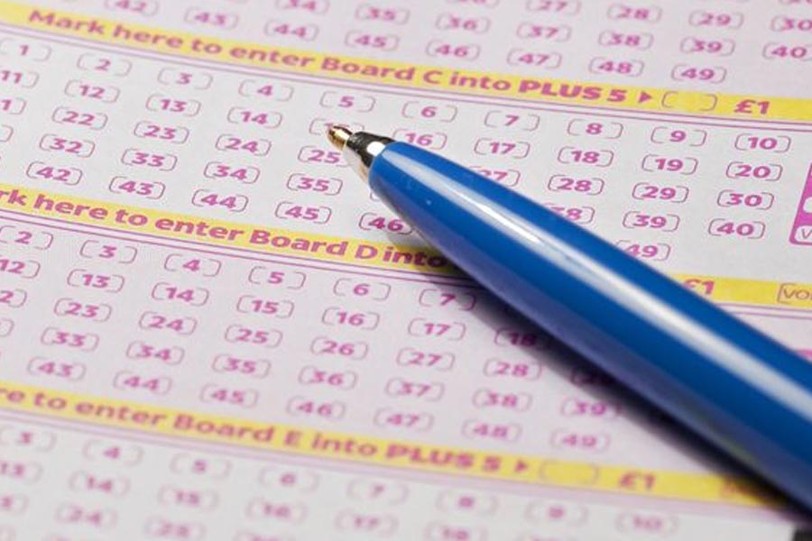  ধীরে ধীকে আমেরিকার লটারি জেতার গোপন সূত্রটিও অঙ্ক কষে ধরে ফেলেন স্টেফান। ভার্জিনিয়া লটারির দিকেই নজর দেন তিনি।