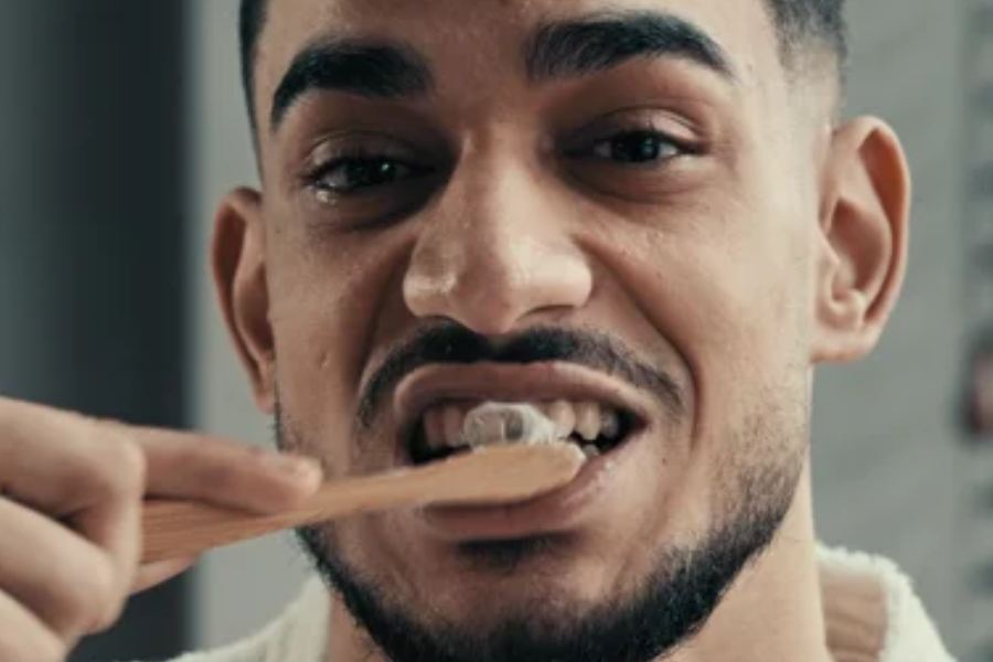 Image of tooth brush.