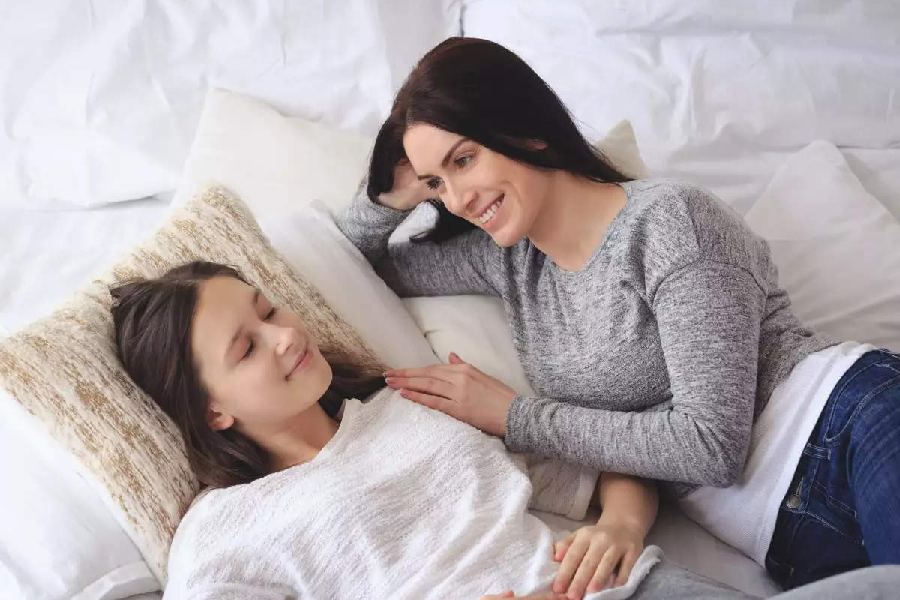 Image of Mother and daughter 