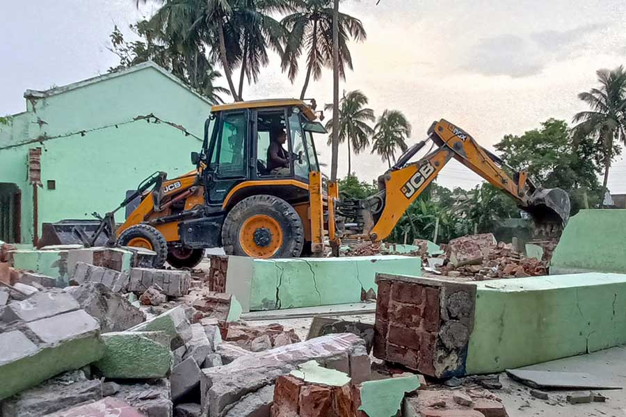 Odisha Government bulldozed the school which is used as morgue after Coromandel express accident