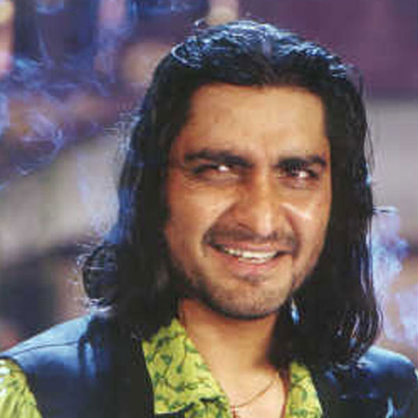 সরকারি চাকরি, থিয়েটারশিল্পী হিসাবে পরিচিতি, হিন্দি ছবিতে মুখ্যচরিত্র থেকে খলনায়কের চরিত্রে অভিনয়, হিন্দি ধারাবাহিকেও কাজ করেছিলেন অভিনেতা নির্মল পাণ্ডে। কিন্তু কেরিয়ারে সাফল্যের স্বাদ বেশি দিন ভোগ করতে পারেননি তিনি। ৪৭ বছর বয়সে হৃদ্‌রোগে আক্রান্ত হয়ে মারা যান এই অভিনেতা। একাংশের অনুমান নির্মলের মৃত্যুর জন্য দায়ী মুম্বইয়ের বলিউডজগতের ছবি নির্মাতারা।