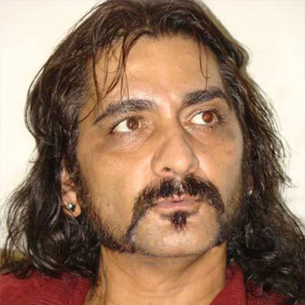 ১৯৬২ সালের ১০ অগস্ট উত্তরাখণ্ডের নৈনিতালে জন্ম নির্মলের। জন্মের সময় তাঁর নাম রাখা হয়েছিল রাজকুমার পাণ্ডে। পরবর্তী কালে পেশার খাতিরে নিজের নাম বদলে ফেলেন তিনি।