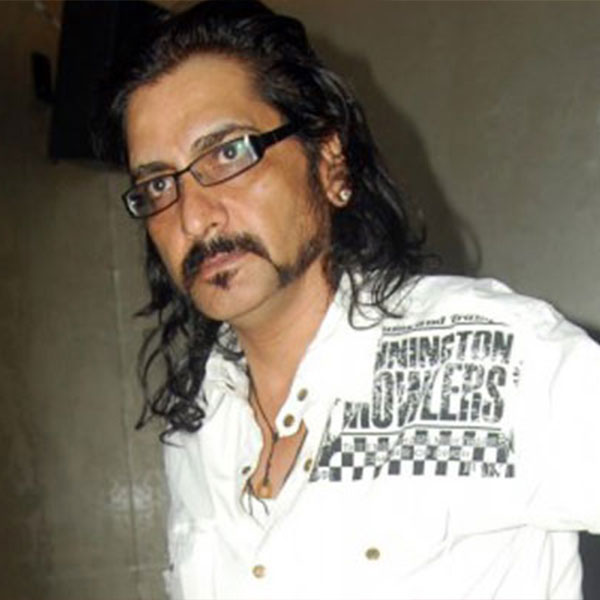 নির্মলের বাবা পেশায় সরকারি কর্মী ছিলেন। তিনি চাইতেন, নির্মলও যেন পড়াশোনা শেষ করে সরকারি চাকরি করেন। কিন্তু নির্মলের মন ছিল অন্য দিকে। পড়াশোনার চেয়ে তাঁর আগ্রহ বেশি ছিল অভিনয়ের প্রতি।