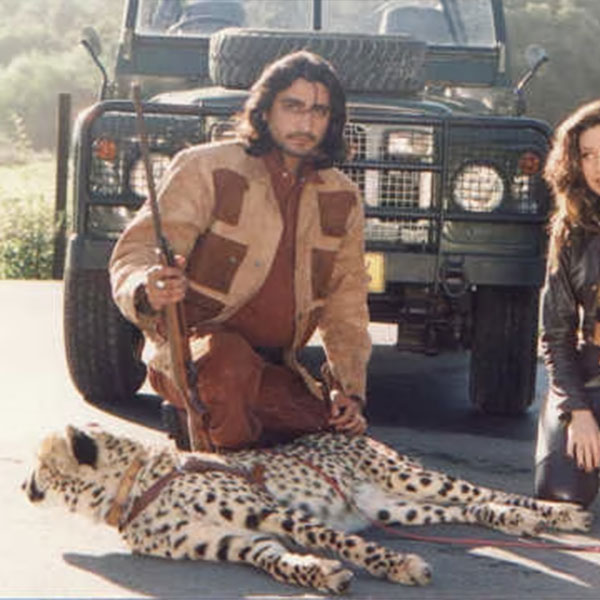 বলিপাড়ার একাংশের দাবি, পরিচিতদের সাহায্য ছাড়া কেউ যদি নিজ দক্ষতায় হিন্দি ফিল্মজগতে নিজের জায়গা তৈরি করে ফেলতেন, তা হলে সেই তারকাকে যে কোনও ভাবে একঘরে করে দেওয়া হত। নির্মলও এই পরিস্থিতির শিকার হয়েছিলেন।