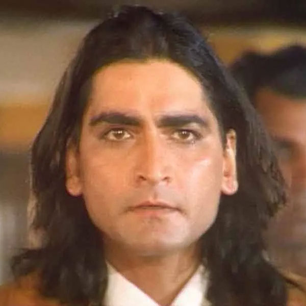 টেলিভিশনে অভিনয়ের সময় লখনউয়ের অর্চনা শর্মা নামে এক মহিলার সঙ্গে আলাপ হয় নির্মলের। ২০০৫ সালে সাত পাকে বাঁধা পড়েন নির্মল এবং অর্চনা। পেশায় এক জন শিক্ষিকা ছিলেন অর্চনা।