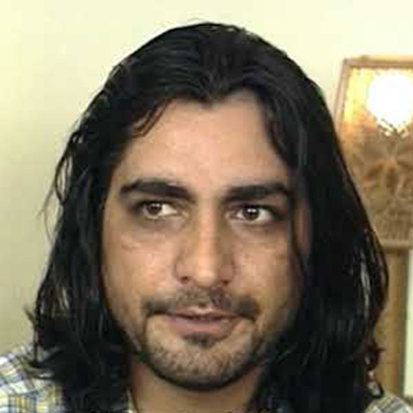 শেফালির অভিযোগের পর নেটপাড়া উত্তাল হয়ে পড়ে। যদিও তাঁর জবাবে সুধীর টুইট করে লেখেন, ‘‘আমি কখনওই নিজের ঢাক নিজে পেটাই না। কিন্তু সকলে জানেন আমি কত নবাগত শিল্পীকে ইন্ডাস্ট্রিতে জায়গা করে দিয়েছি। যে চরিত্রের জন্য যে শিল্পীকে মানাবে, আমি তাঁর কাছেই প্রস্তাব নিয়ে যাব।’’ হনসল মেহতা এবং অনুরাগ কশ্যপের মতো বলিপাড়ার অন্যান্য ছবি নির্মাতা সুধীরের পাশে এসে দাঁড়ান। হনসল এবং অনুরাগ দু’জনের মতে, শেফালির মতামতকে এড়িয়ে চলাই বুদ্ধিমানের কাজ হবে। তাঁদের মতে, মূল বিষয়কে অন্য ভাবে দেখাচ্ছেন শেফালি। তবে এই কাদা ছোড়াছুড়ি থেমে গেলেও নির্মলের আকস্মিক মৃত্যুতে শোকাহত হয়ে পড়েছিল বলিপাড়া।