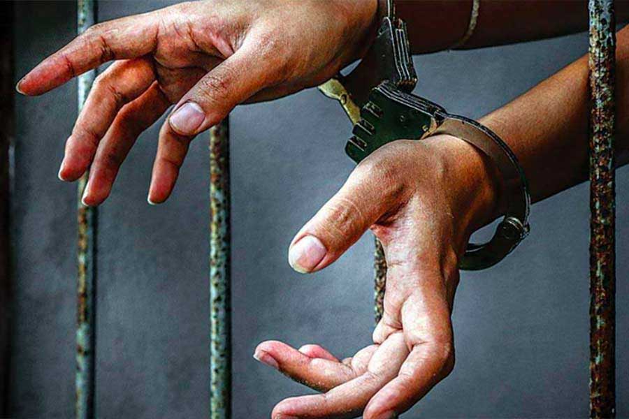 One arrested for allegedly keeping firearms by police at Murshidabad