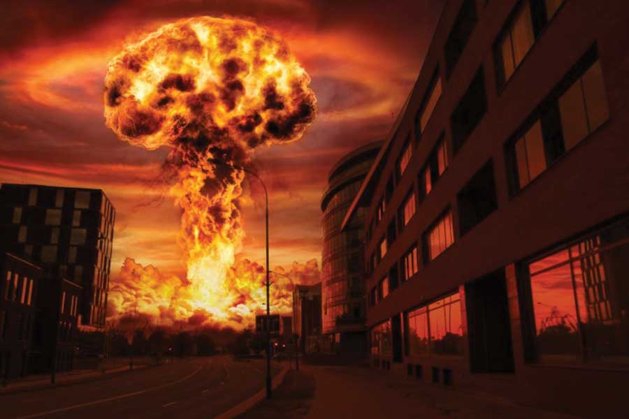 Number of nuclear weapons held by major countries and what China is doing to increase power.