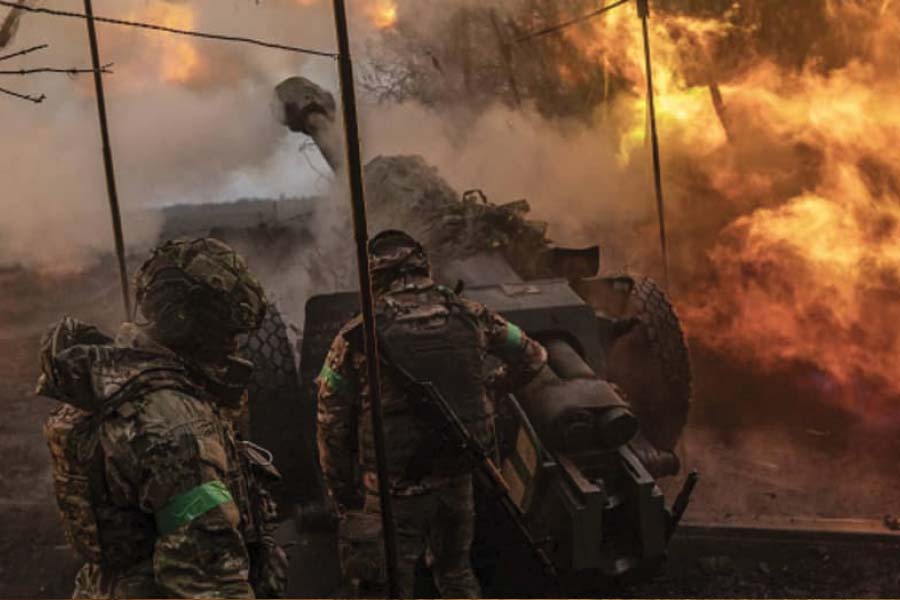 Number of nuclear weapons held by major countries and what China is doing to increase power.