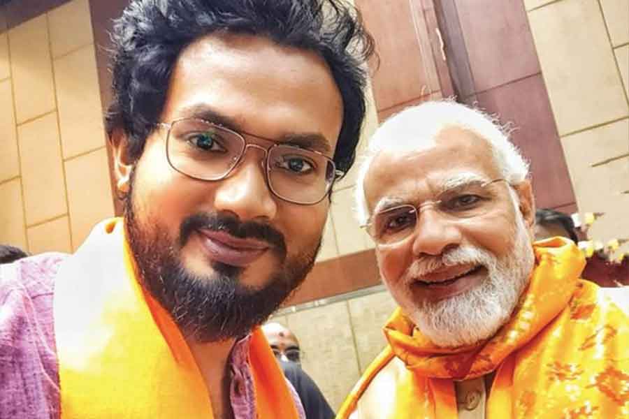 মুকুটমণি অধিকারী-নরেন্দ্র মোদী।