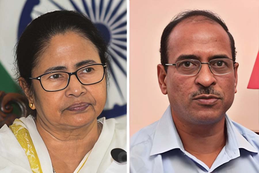 Image of Mamata Banerjee and Hari Krishna Dibedi.