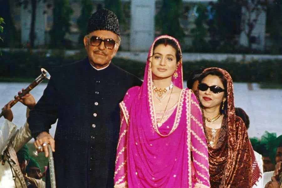 ‘গদর ২: দ্য কথা কন্টিনিউস’ ছবিতে সাকীনার চরিত্রে অভিনয় করছেন অমিশা। বলিপাড়ার অন্দরমহলে শোনা যায়, এই ছবিতে কাজ করে ২ কোটি টাকা উপার্জন করেছেন অভিনেত্রী।