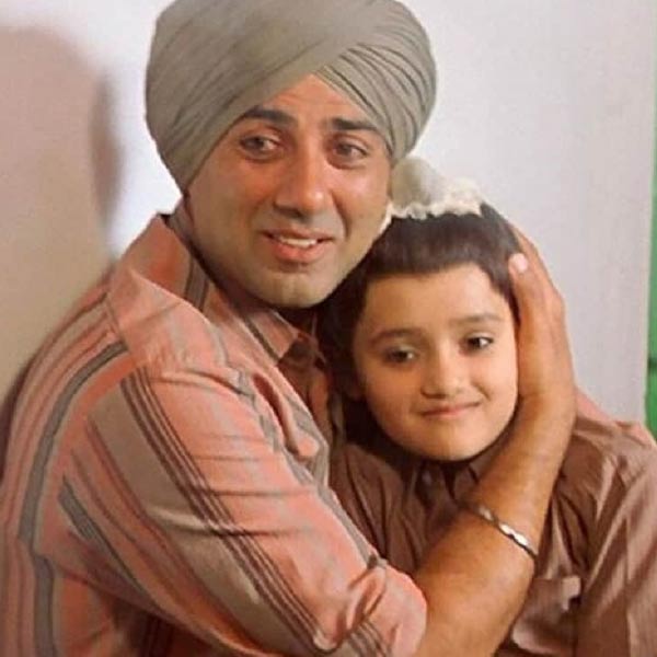 উৎকর্ষ আসলে অনিলের পুত্র। ‘গদর’ ছবির প্রথম পর্বেও চরণজিতের চরিত্রে শিশু অভিনেতার ভূমিকায় অভিনয় করেছিলেন উৎকর্ষ। 