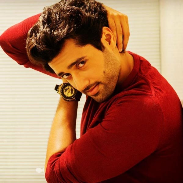 পাঁচ বছর পর ‘গদর ২: দ্য কথা কন্টিনিউস’ ছবির হাত ধরে আবার বড় পর্দায় ফিরছেন উৎকর্ষ। বলিপাড়া সূত্রে খবর, চরণজিতের চরিত্রে অভিনয় করে ১ কোটি টাকা আয় করেছেন পরিচালকের পুত্র।