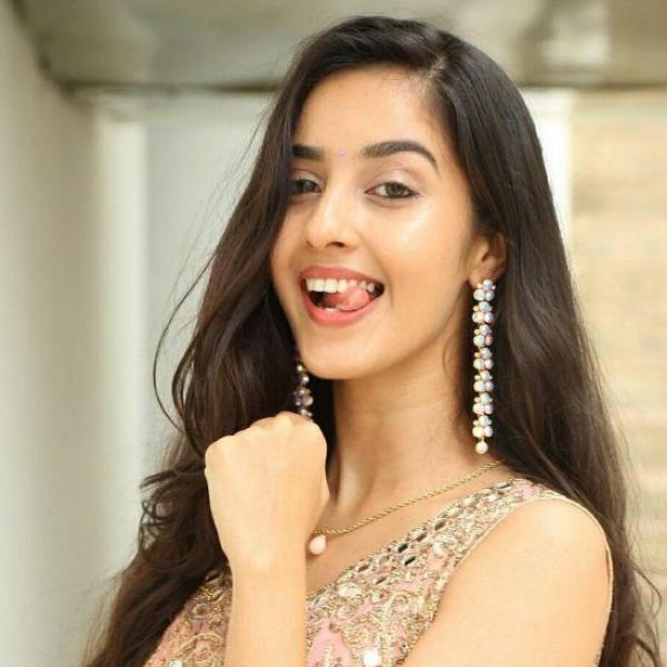 বলিপাড়া সূত্রে খবর, ‘গদর’ ছবির দ্বিতীয় পর্বে অভিনয় করে ৮০ লক্ষ টাকা উপার্জন করেছেন সিমরত।