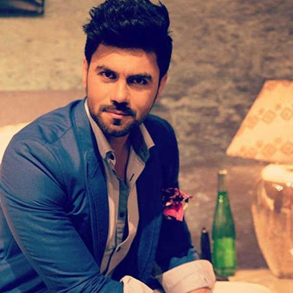 টেলি অভিনেতা গৌরব চোপড়া ‘গদর ২: দ্য কথা কন্টিনিউস’ ছবিতে পার্শ্বচরিত্রে অভিনয়ের সুযোগ পেয়েছেন। ‘উত্তরণ’ এবং ‘সাড্ডা হক’ ধারাবাহিকে অভিনয় করে নিজের পরিচিতি গড়ে তোলেন তিনি।