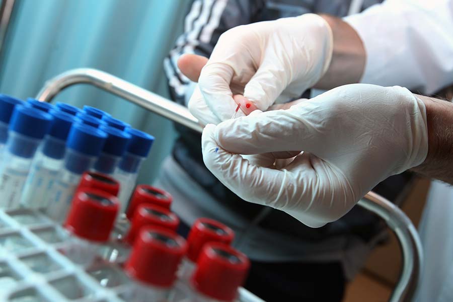 প্রথম ত্রৈমাসিক ভ্রুণের অঙ্গ বিকাশের জন্য বেশ গুরুত্বপূর্ণ, এই থেরাপি বন্ধ না করা হলে শিশুর বিকলাঙ্গ হওয়ার ঝুঁকি অনেকখানি বেড়ে যেত।