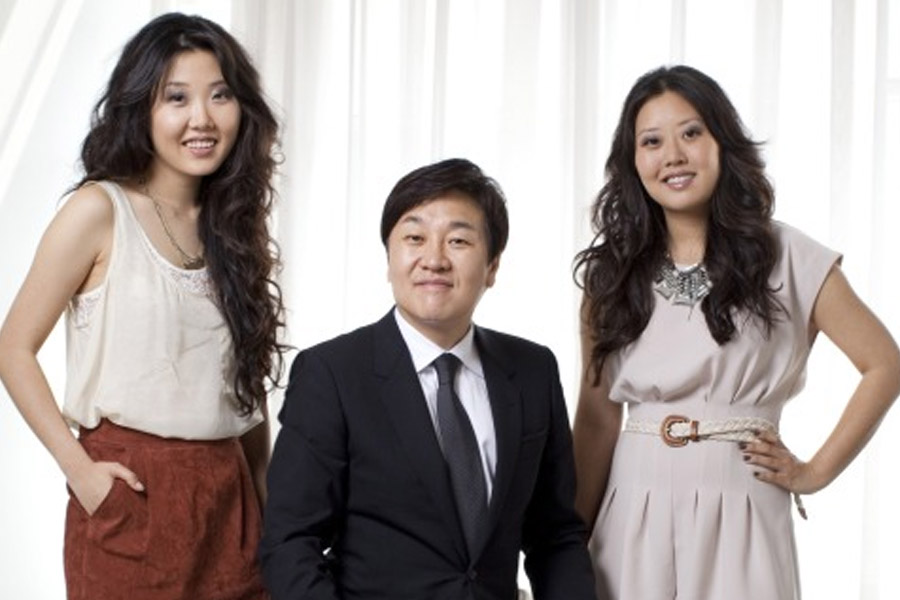 Image of Do Won Chang, Jin Sook Chang and his family
