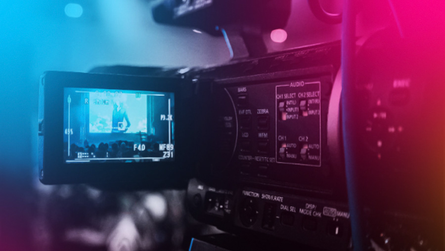 টিনসেল নগরীতে বর্তমানে শুধুমাত্র বলি তারকারাই বিলাসবহুল জীবনযাপন করেন না। তাঁদের সমানতালে টক্কর দেন টেলিজগতের তারকারাও। লক্ষ করলে দেখা যায়, হিন্দি ধারাবাহিকের অভিনেত্রীরাও মাসপ্রতি লক্ষ লক্ষ টাকা পারিশ্রমিক পান।