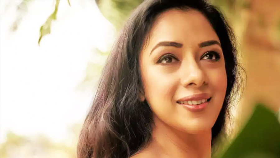 রোমেশ কালরার পরিচালনায় ‘অনুপমা’ ধারাবাহিকটি দর্শকের প্রচুর বাহবা কুড়িয়ে চলেছে। এই ধারাবাহিকের মুখ্যচরিত্রে অভিনয় করে নজর কেড়েছেন রূপালি গঙ্গোপাধ্যায়। টেলিপাড়ার অভিনেত্রীদের তালিকায় উপার্জনের নিরিখে এগিয়ে রয়েছেন তিনিই।