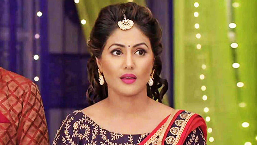 রূপালির পরেই অভিনেত্রীদের তালিকায় নাম লিখিয়েছেন হিনা খান। ধারাবাহিকে অভিনয় করে হিনাও কম পারিশ্রমিক পান না। ধারাবাহিকের প্রতি পর্বে অভিনয়ের জন্য দু’লক্ষ টাকা পারিশ্রমিক নেন হিনা।