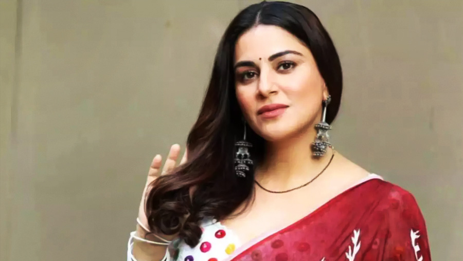 ‘কুণ্ডলী ভাগ্য’ ধারাবাহিকে অভিনয় করে টেলিভিশনজগতে নিজের পরিচিতি গড়ে তোলেন শ্রদ্ধা আর্য। প্রতি পর্বে অভিনয় করে এক লক্ষ টাকা আয় করেন অভিনেত্রী।