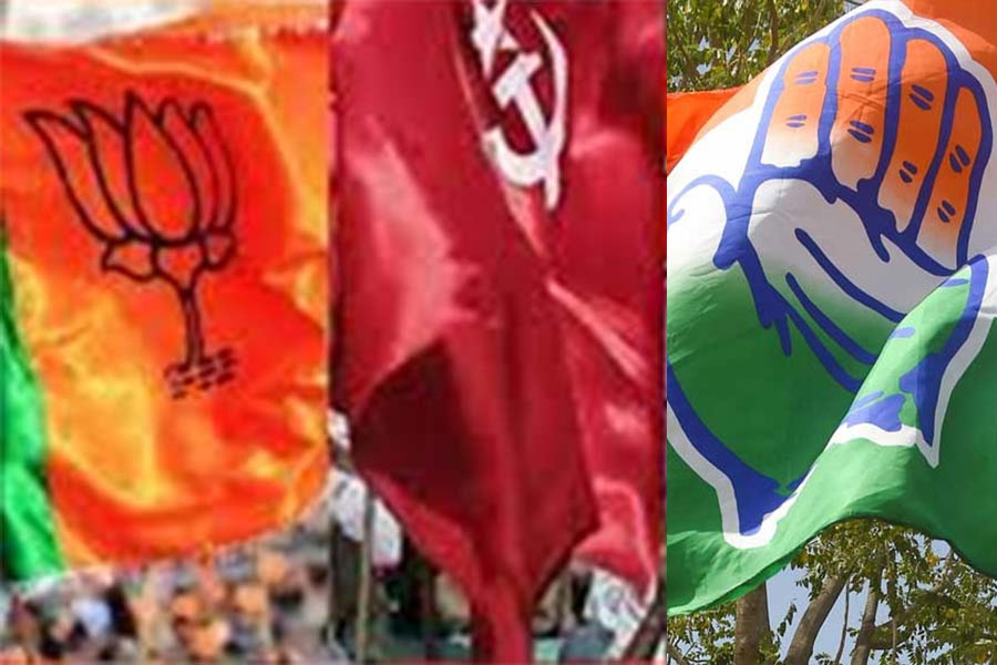 Candidates of three political parties rode a same car to reach their destination to file nominations