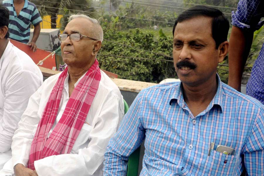 Photo of Abdur Razzak Molla and Arabul Islam.