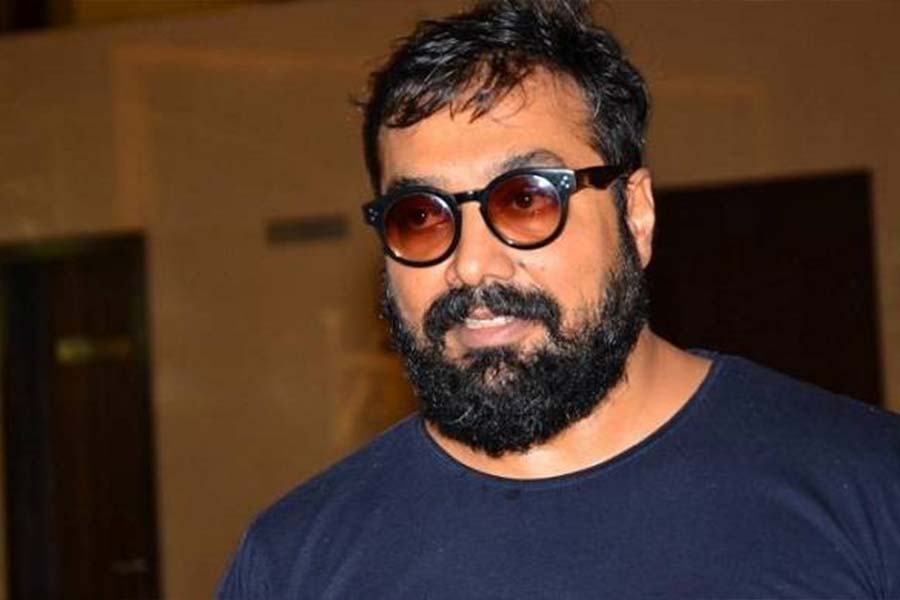 অনুরাগের পরিচালনায় ‘পাঁচ’ ছবিতে অভিনয় করেছেন কেকে মেনন, আদিত্য শ্রীবাস্তব, জয় ফার্নান্ডেজ়, বিজয় মৌর্য এবং তেজস্বিনী কোলাপুরের মতো তারকা। পুণের জোশী-অভয়ঙ্কর হত্যাকাণ্ডের উপর ভিত্তি করে এই ছবির চিত্রনাট্য নির্মাণ করা হয়েছিল।