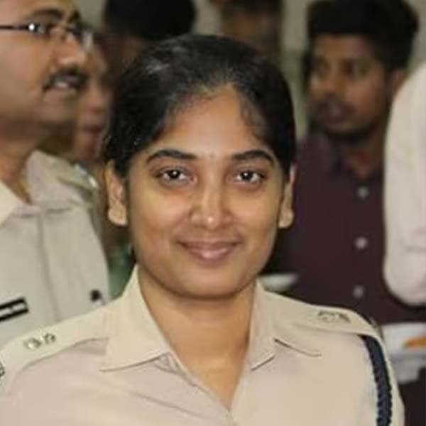  অম্বিকা সিদ্ধান্ত নেন, চেন্নাইয়ে চলে যাবেন। সেখানে থেকেই আইপিএস হওয়ার প্রশিক্ষণ নেবেন। স্বামীও সহমত হন। 