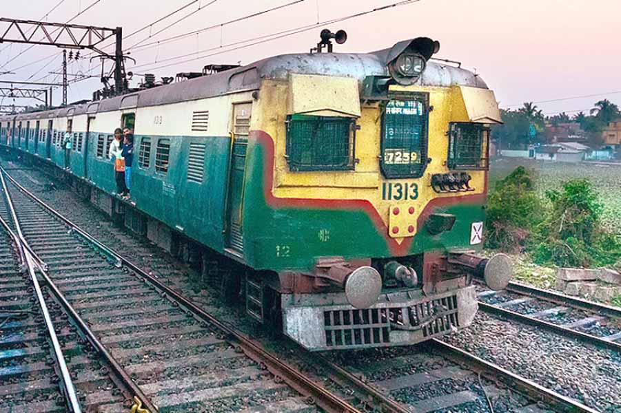 Rail Blockade in Baidyabati Station of Howrah-Bardhaman main line after a person fall from train