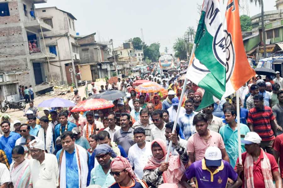 TMC official couldnot stop rebel candidates from filling nominations at 