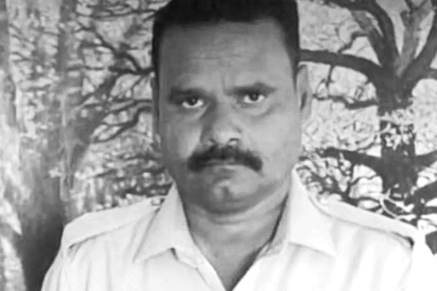 Sand mafia’s truck crushes cop to death in Karnataka Kalaburagi 