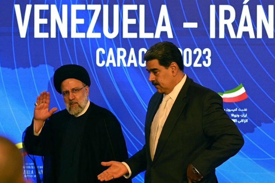 কিউবার পাশাপাশি নিকারাগুয়া, ভেনেজুয়েলাতেও গিয়েছেন ইরানের প্রেসিডেন্ট। এই দেশগুলির উপরও আর্থিক নিষেধাজ্ঞা চাপিয়েছে আমেরিকা। এই দেশগুলিতে ইরানের প্রেসিডেন্ট ‘সাধারণ শত্রু’ বলে উল্লেখ করেছেন। 