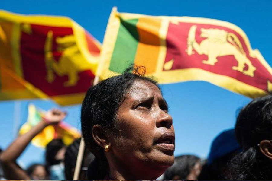 ১৯৭০ সাল থেকেই আমেরিকাকে সুনজরে দেখে না শ্রীলঙ্কা। তাদের গৃহযুদ্ধে আমেরিকার নিষ্ক্রিয় ভূমিকা, উদ্বাস্তু এবং মানবাধিকার নিয়ে রাষ্ট্রপুঞ্জের নীতি শ্রীলঙ্কাবাসীর মধ্যে অসন্তোষ বৃদ্ধি করেছে। অতীতে শ্রীলঙ্কায় আমেরিকার পণ্য বয়কটের দাবিও উঠেছে। 