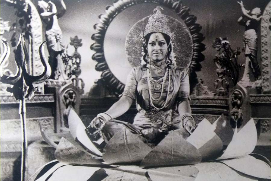Decades before Adipurush, Jai Santoshi Maa was the mythological blockbuster that gave Sholay a run for its money 