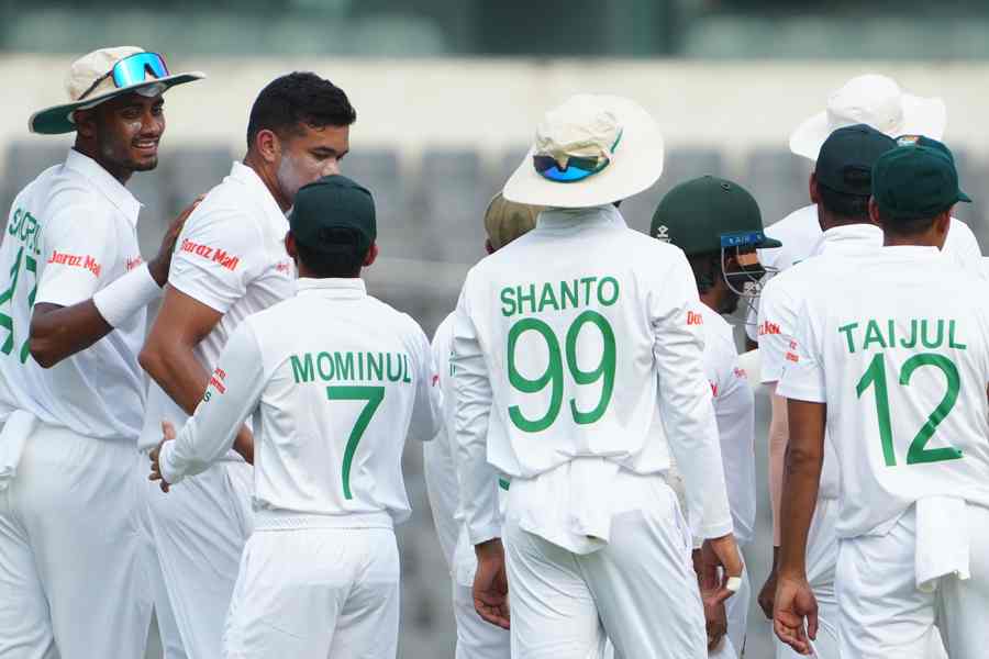 Bangladesh cricketers celebration