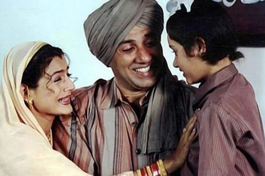 ‘গদর: এক প্রেম কথা’ পুনর্মুক্তির প্রথম দিন ৩০ লক্ষ টাকার ব্যবসা করেছে। টানা পাঁচ দিন প্রেক্ষাগৃহে চলার পর ১.৮৩ কোটি টাকার ব্যবসা করেছে ছবিটি।