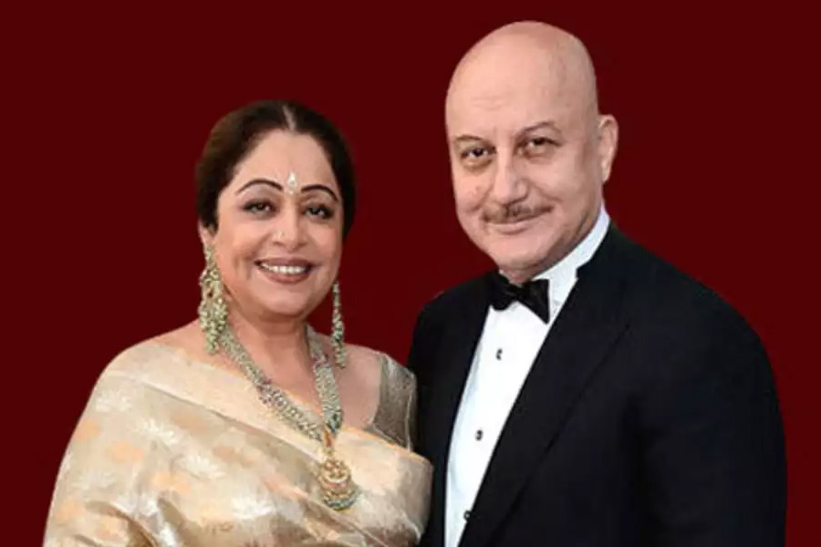 কিন্তু বিয়ের এক বছরের মধ্যে বিচ্ছেদের সিদ্ধান্ত নেন অনুপম এবং মধুমালতী। বিচ্ছেদের কয়েক বছর পর কিরণকে বিয়ে করেন অনুপম।