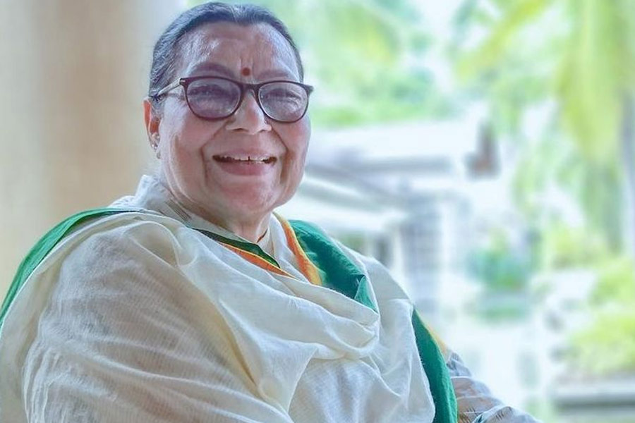 অনুপমের চেয়ে মাত্র দু’মাসের বড় মধুমালতী। ১৯৫৫ সালের ১২ জানুয়ারি মুম্বইয়ে জন্ম তাঁর। শৈশব থেকেই অভিনয়ের প্রতি ঝোঁক ছিল তাঁর।