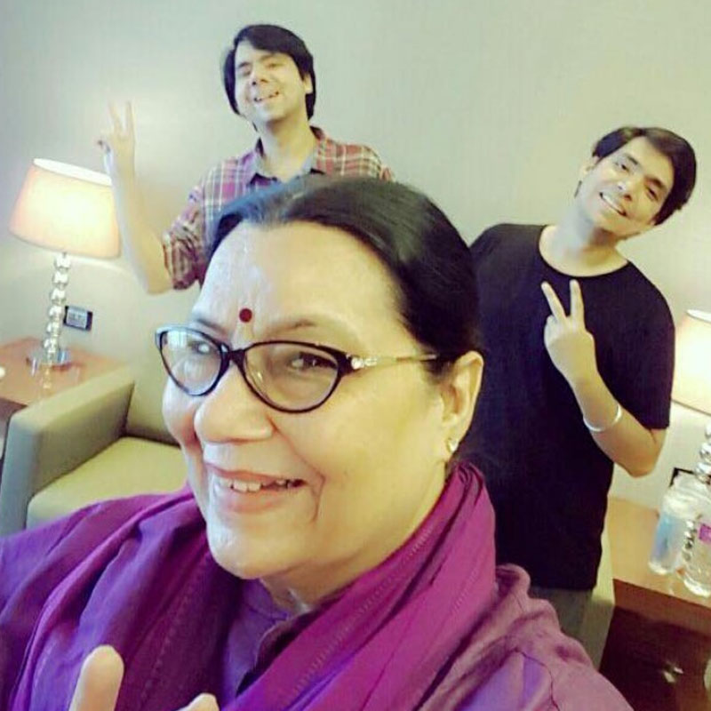 মুম্বইয়ের স্কুলে পড়াশোনা শেষ করার পর শিমলায় গিয়ে কলেজে অভিনয় নিয়ে ভর্তি হন মধুমালতী। তার পর দিল্লির কলেজে অভিনয় নিয়ে উচ্চশিক্ষার জন্য চলে যান অভিনেত্রী।