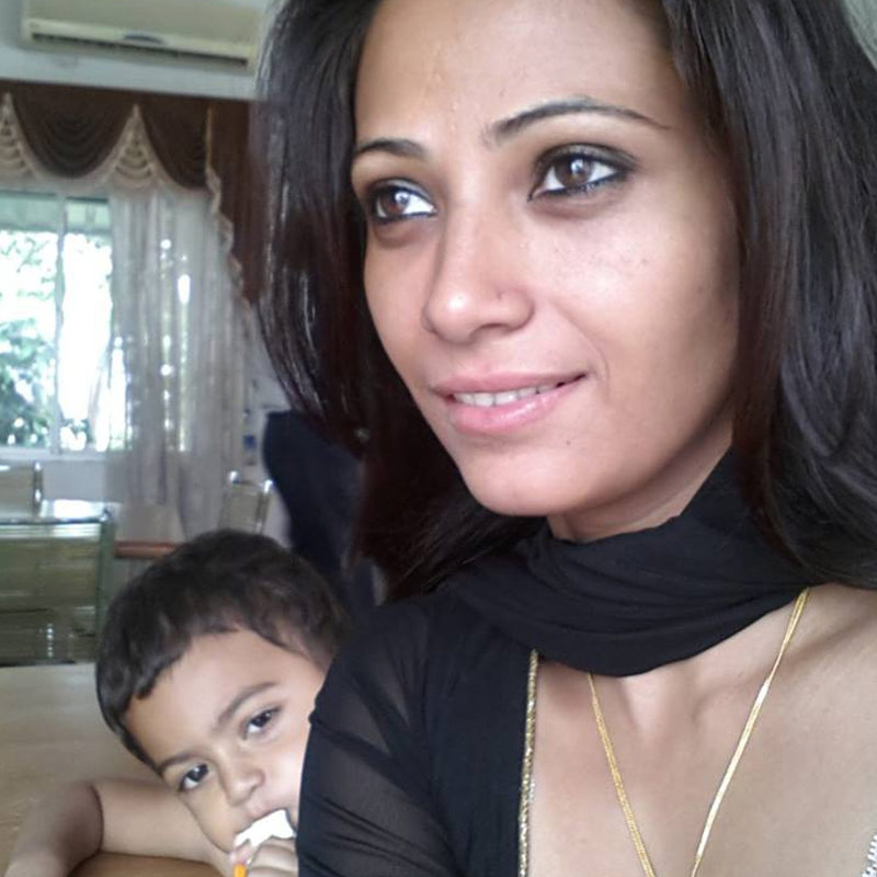 এমনকি আলিয়ার সন্তানের পিতৃপরিচয় নিয়ে প্রশ্ন তুলেছেন নওয়াজ়ের মা মেহেরুন্নিসা। নওয়াজ় এবং আলিয়ার দাম্পত্য কলহের শিকার হয়েছে তাঁদের দুই সন্তান ইয়ানি এবং শোরা।