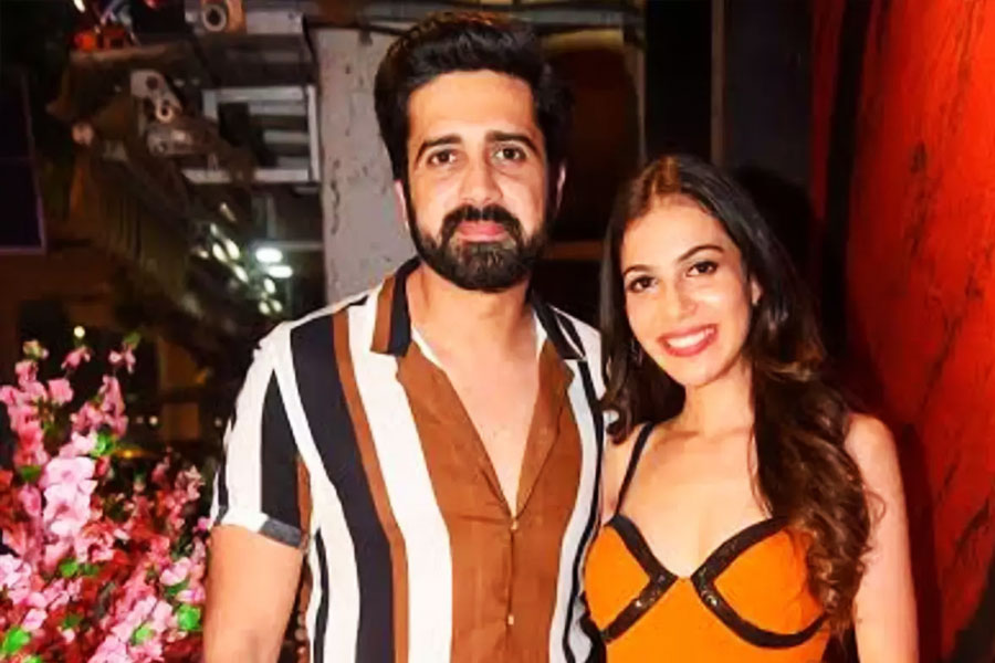 ২০২১ সালের জানুয়ারি মাসে দীর্ঘকালীন প্রেমিক অবিনাশ সচদেওয়ের সঙ্গে রোকা পর্ব সেরে ফেলেছিলেন পলক। চার বছর ধরে সম্পর্কে ছিলেন দু’জনে।