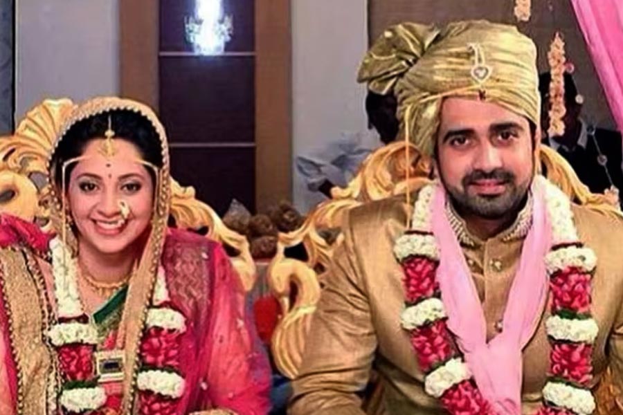 ২০১৫ সালে ‘ইস প্যার কো কয়া নাম দুঁ— এক বার ফির’ ধারাবাহিকের সহ-অভিনেত্রী শলমলি দেসাইয়ের সঙ্গে সাত পাকে বাঁধা পড়েন অবিনাশ। কিন্তু বিয়ের দু’বছর পর তাঁদের বিচ্ছেদ হয়ে যায়।