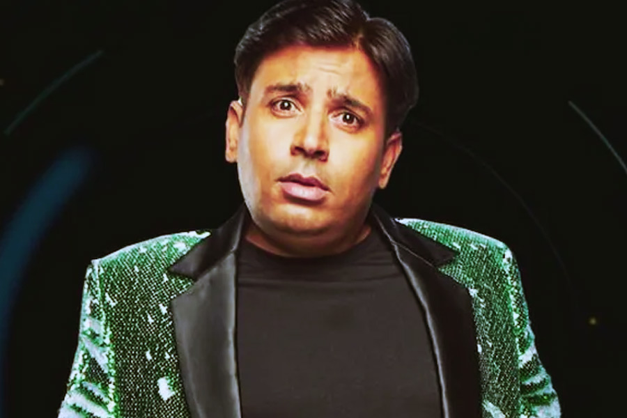 সমাজমাধ্যমের প্রভাবী হিসাবে কাজ করেন পুনীত সুপারস্টার। প্রতিযোগী হিসাবে ‘বিগ বস্’-এ অংশগ্রহণ করেছেন তিনিও। কিন্তু ঘরে প্রবেশ করার ২৪ ঘণ্টা পার হতে না হতেই শো থেকে বার করে দেওয়া হয় পুনীতকে।