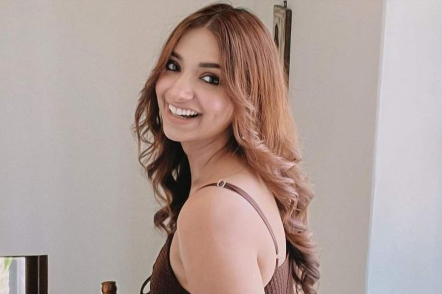 প্রতিযোগীদের তালিকায় রয়েছেন জিয়া শঙ্কর। ‘মেরি হানিকারক বিবি’, ‘পিশাচিনী’র মতো ধারাবাহিকে অভিনয় করতে দেখা গিয়েছে ২৮ বছর বয়সি এই টেলি অভিনেত্রীকে।