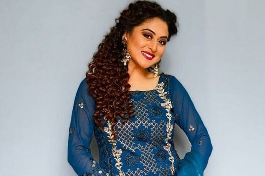 তুনিশা শর্মা মৃত্যু মামলায় অভিযুক্ত শিজ়ান খানের বোন ফলক নাজ়ও প্রবেশ করেছেন ‘বিগ বস্’-এর ঘরে। এক দশক ধরে হিন্দি ধারাবাহিকের সঙ্গে যুক্ত রয়েছেন তিনি।