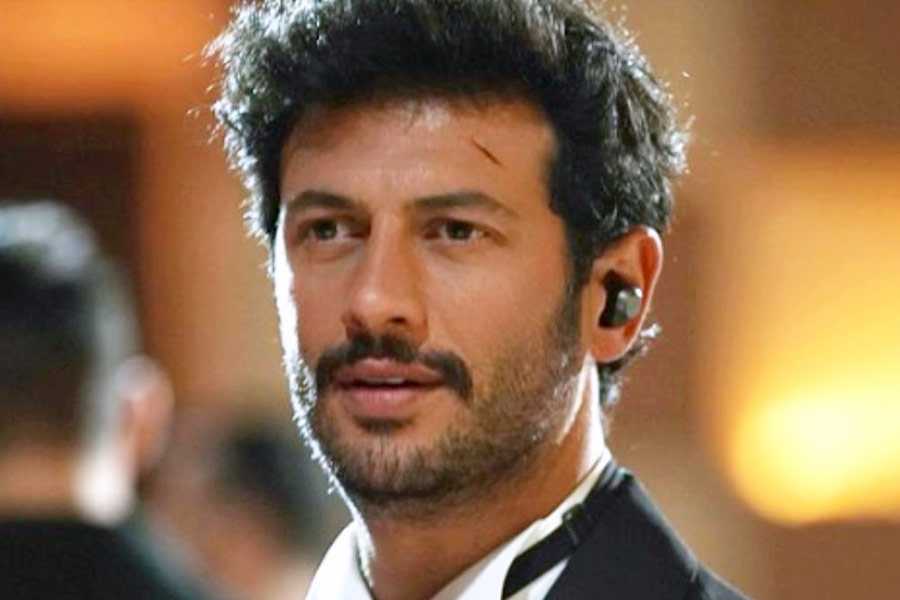 পশ্চিম এশিয়ার সর্বাধিক উপার্জনকারী মডেলদের তালিকায় নাম লিখিয়েছেন জাদ হাদিদ। বিয়ের পর মডেল রামোনা খালিলের সঙ্গে পাঁচ বছর এক ছাদের তলায় ঘর করেছেন তিনি। চার বছর বয়সি এক কন্যাসন্তানও রয়েছে তাঁর। কিন্তু রামোনার সঙ্গে বিবাহবিচ্ছেদ হয়ে যায় তাঁর। ‘বিগ বস্’-এ প্রতিযোগী হিসাবে দেখা যাবে জাদকে।