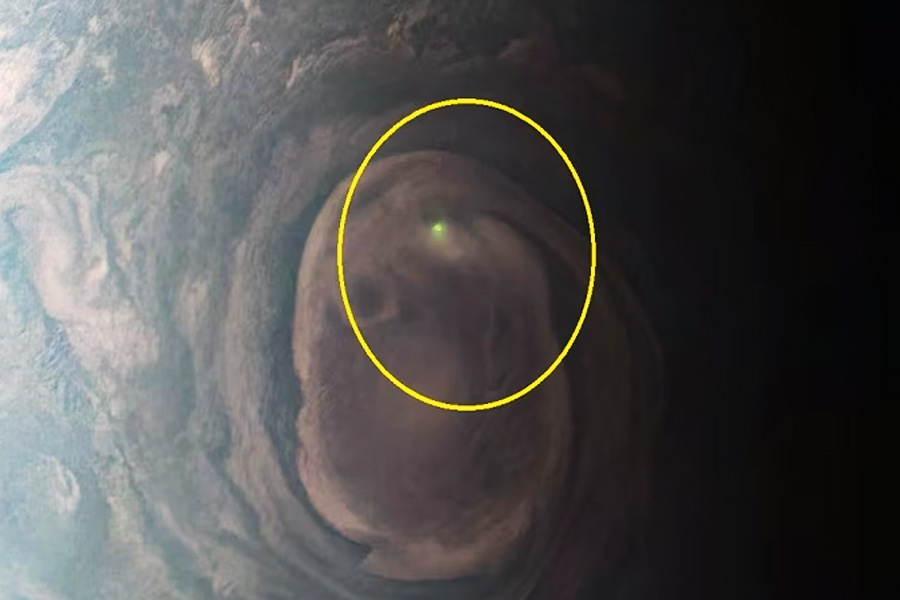 NASA shares picture of lightening bold in Jupiter pole.