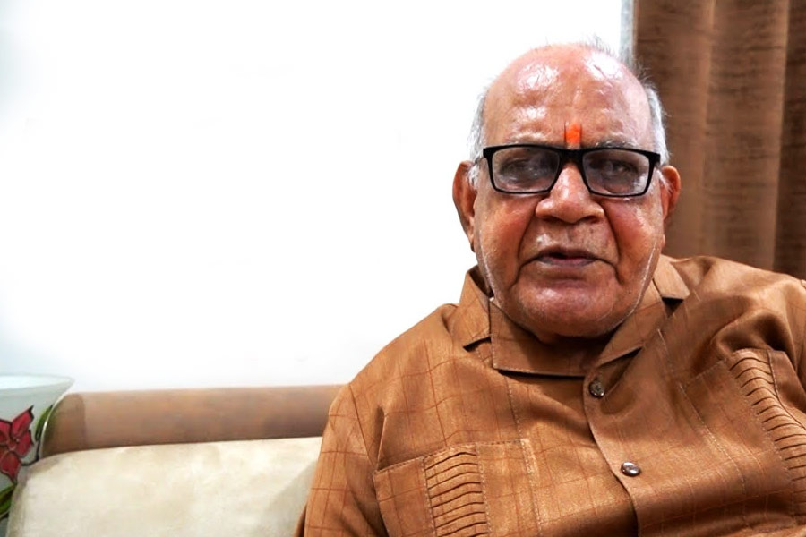 All you need to know about Anand Jain, Mukesh Ambani’s best friend and adviser, also considered as ‘Third Son’ of Dhirubhai Ambani 